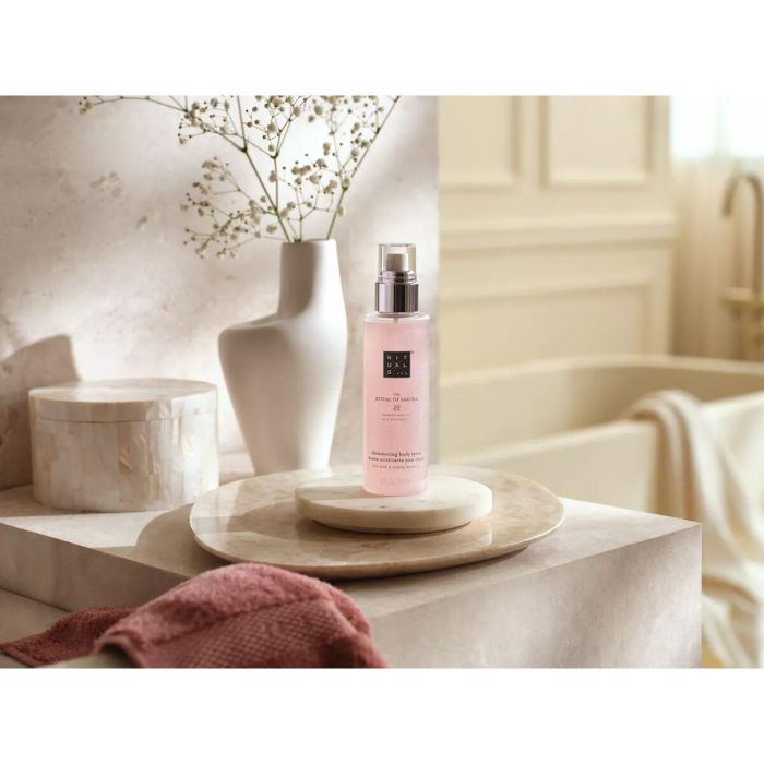 Rituals The Ritual of Sakura Bruma Corporal con Brillo de Flor de Cerezo y Leche de Arroz 150 ml. Piel Perfumada, Radiante e Hidratada. 1