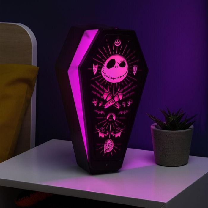 Paladone Lámpara 3D Pesadilla Antes Navidad Ataúd, Luz LED Blanca/Fucsia, USB-C o Pilas AAA 3 Paladone Lámpara 3D Pesadilla Antes Navidad Ataúd, Luz LED Blanca/Fucsia, USB-C o Pilas AAA 3