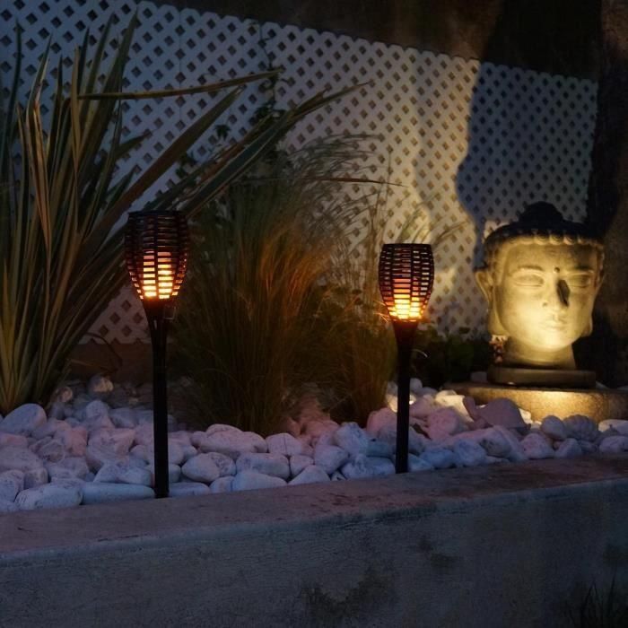 LUMI GARDEN Conjunto de 2 mini linternas solares Maity Sun - Efecto de llama - LED - H 70 cm - Blanco cálido 1 LUMI GARDEN Conjunto de 2 mini linternas solares Maity Sun - Efecto de llama - LED - H 70 cm - Blanco cálido 1