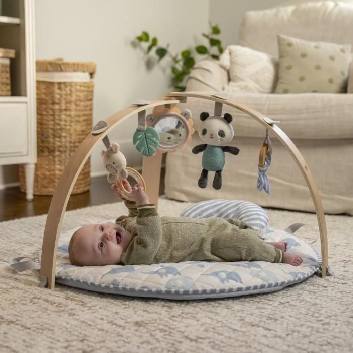 INGENUITY - Alfombra de juego plegable con forma de elefante, cojín reversible, arco de juego de madera, espejo y juguetes sensoriales para bebés. 3
