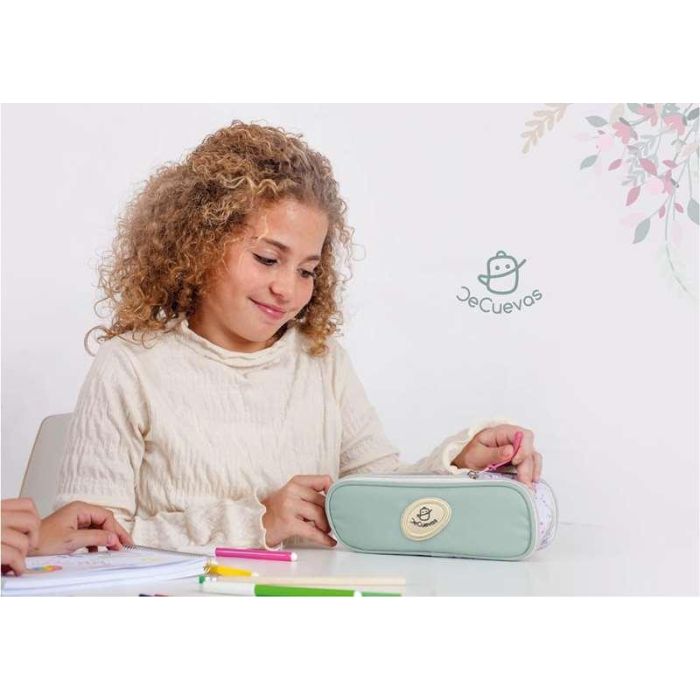 Estuche con tres compartimentos 4 Estuche con tres compartimentos 4