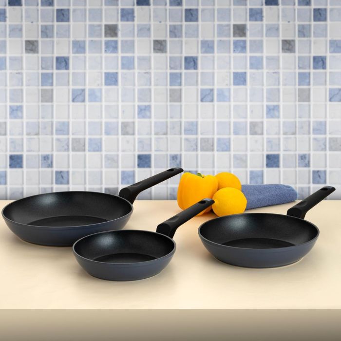 Bidasoa Set 3 Sartenes Aluminio Forjado Horizonte 18-22-26 cm Azul, Antiadherente 2 Capas, Asas Soft Touch, Apto Inducción y Todas Cocinas 2 Bidasoa Set 3 Sartenes Aluminio Forjado Horizonte 18-22-26 cm Azul, Antiadherente 2 Capas, Asas Soft Touch, Apto Inducción y Todas Cocinas 2