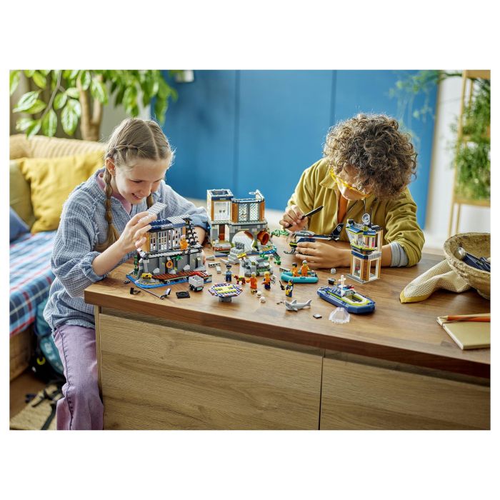 LEGO 60419 City Prisión de Policía de Aguas Profundas Juguete con Helicóptero Barco 7 Minifiguras Figura de Perro