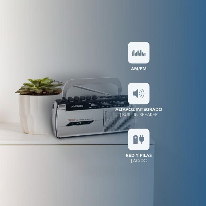Daewoo Radio Cassette AM/FM con Micrófono, Salida Auriculares y Fuente de Alimentación AC/DC y Pilas