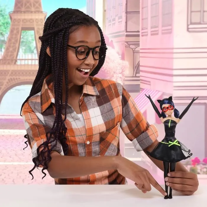 Bandai Muñeca Transformable Mariquita Miraculous 26 cm Cambio de Ropa BAN3701405822941 4