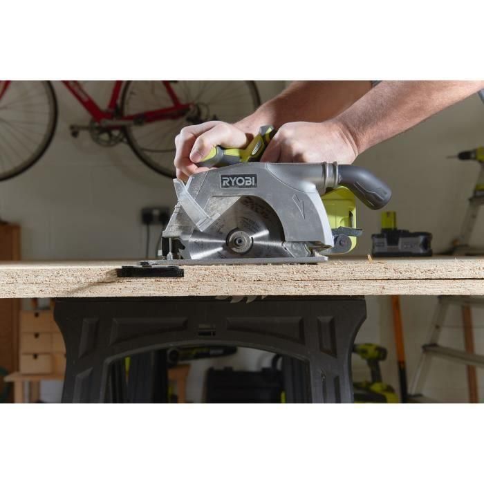 Sierra circular RYOBI de 18 voltios - hoja de 165 mm 2 Sierra circular RYOBI de 18 voltios - hoja de 165 mm 2