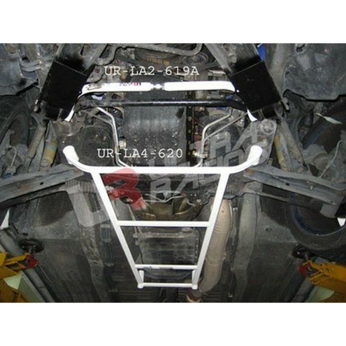 Barra de Refuerzo Ultra Racing URLA4-620 1