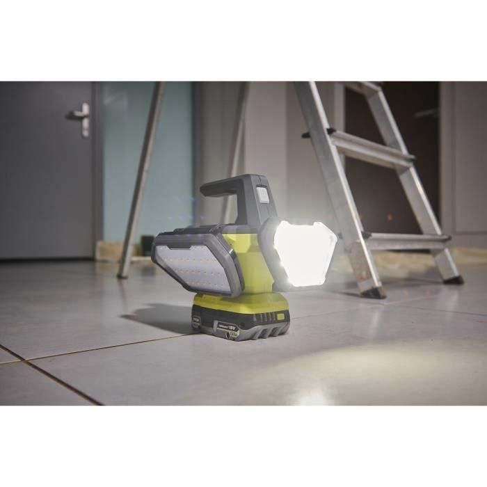 Foco LED 360° - RYOBI - 18V - 3 intensidades: 3.500 / 2.000 / 1.000 / 500 lúmenes - 4 paneles de luz 5 Foco LED 360° - RYOBI - 18V - 3 intensidades: 3.500 / 2.000 / 1.000 / 500 lúmenes - 4 paneles de luz 5