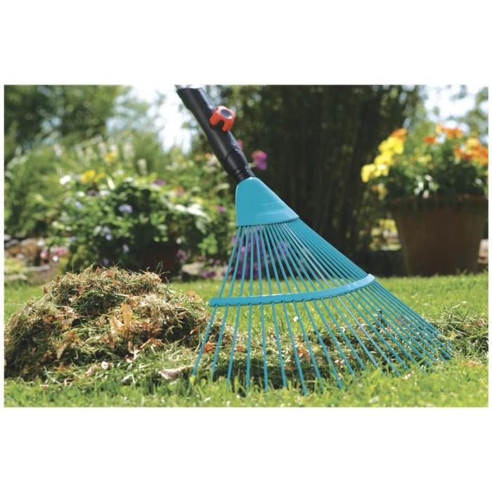 Gardena Rastrillo Escoba de Alambre Combisystem para Césped - 50 cm, Púas Robustas, Duroplast para Limpiar y Airear Musgo 1 Gardena Rastrillo Escoba de Alambre Combisystem para Césped - 50 cm, Púas Robustas, Duroplast para Limpiar y Airear Musgo 1