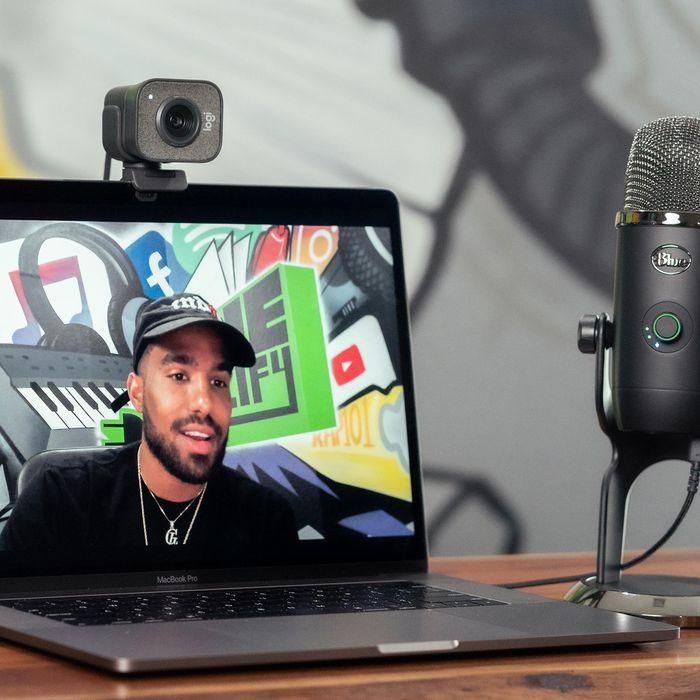 Logitech StreamCam Cámara de Streaming Full HD 1080p a 60 fps USB-C para Twitch, YouTube, Compatible con OBS, XSplit 1 Logitech StreamCam Cámara de Streaming Full HD 1080p a 60 fps USB-C para Twitch, YouTube, Compatible con OBS, XSplit 1