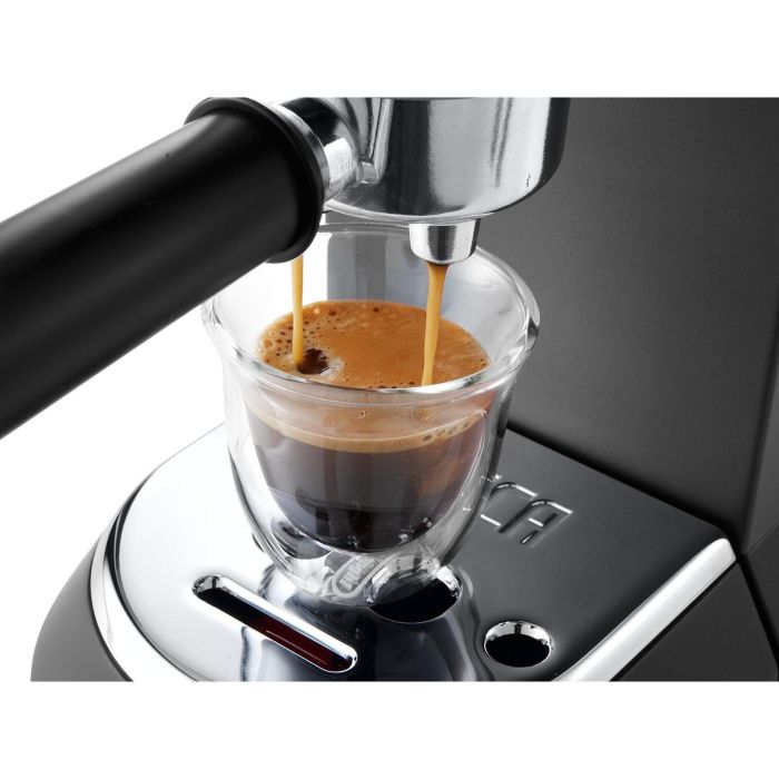 DeLonghi Dedica EC685.BK Cafetera Espresso Semi-automática para Café Molido/Dosis 1300W 15 bar Negra 4 DeLonghi Dedica EC685.BK Cafetera Espresso Semi-automática para Café Molido/Dosis 1300W 15 bar Negra 4