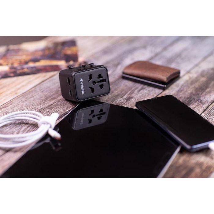 Verbatim Adaptador de Viaje Universal con Puertos USB-C PD y USB-A QC, para Más de 180 Países