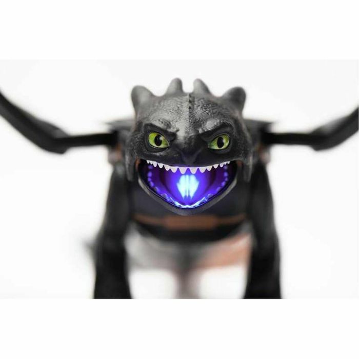 Spin Master Dragón Toothless Electrónico de Lujo Con Sonidos y Luces, 15,24x35,56x25,4 cm, Incluye 3 Pilas AAA, Edad 4+ 4 Spin Master Dragón Toothless Electrónico de Lujo Con Sonidos y Luces, 15,24x35,56x25,4 cm, Incluye 3 Pilas AAA, Edad 4+ 4