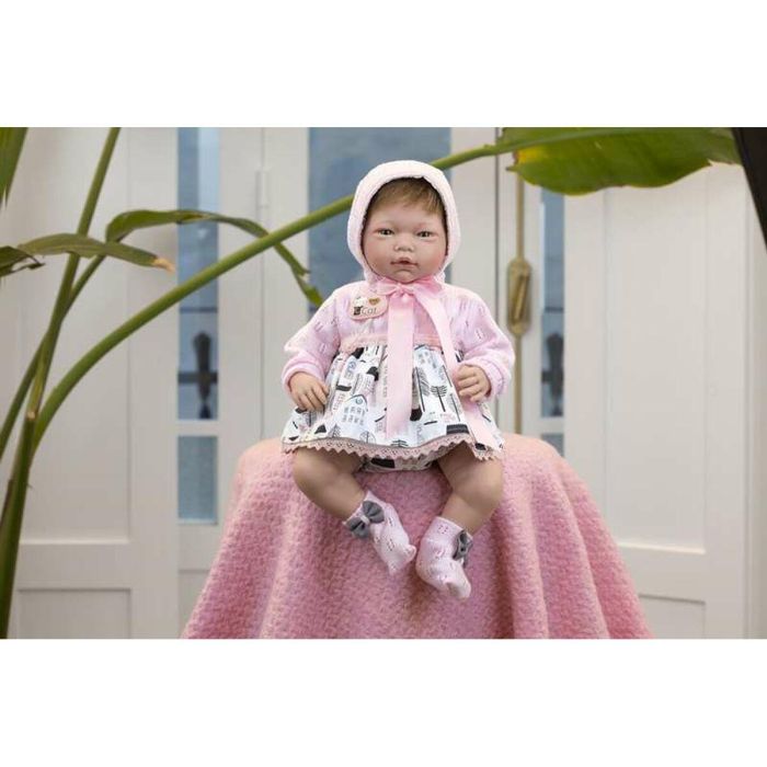 Muñeca reborn laura, vestido con dibujos , lana rosa y capota, con pelo especial moeno 46cm 1 Muñeca reborn laura, vestido con dibujos , lana rosa y capota, con pelo especial moeno 46cm 1