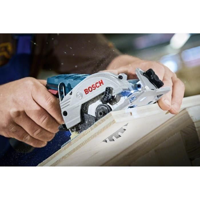 Bosch Professional GKS 12V-26 Sierra Circular Inalámbrica Profesional Compacta 1,4 kg 2x3.0Ah L-BOXX con Indicador de Carga 2