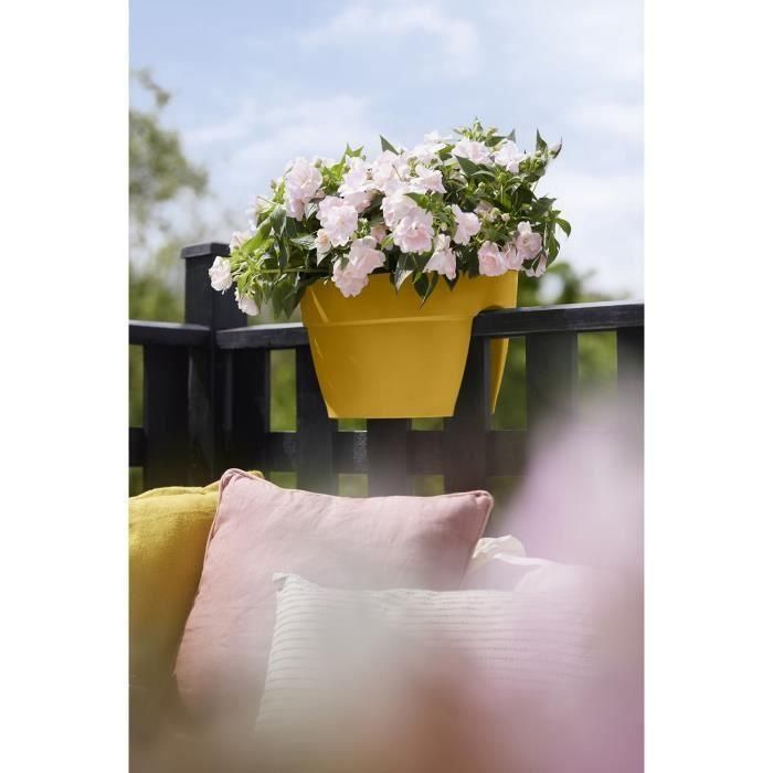 ELHO - Maceta - Vibia Campana Flower Bridge 40 - Amarillo miel - Balcón exterior - L 26 x An 39 x Al 22 cm 1 ELHO - Maceta - Vibia Campana Flower Bridge 40 - Amarillo miel - Balcón exterior - L 26 x An 39 x Al 22 cm 1
