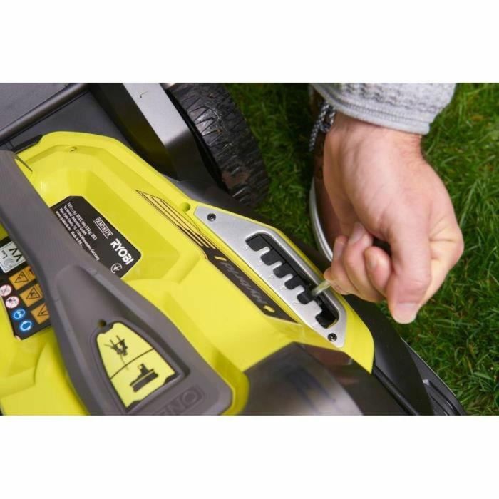 Ryobi Cortacésped Híbrido Inalámbrico Ø 37 cm con 2 baterías LithiumPlus 36V 5.0 Ah, Mulching y Recolección 45L, Negro/Verde 4