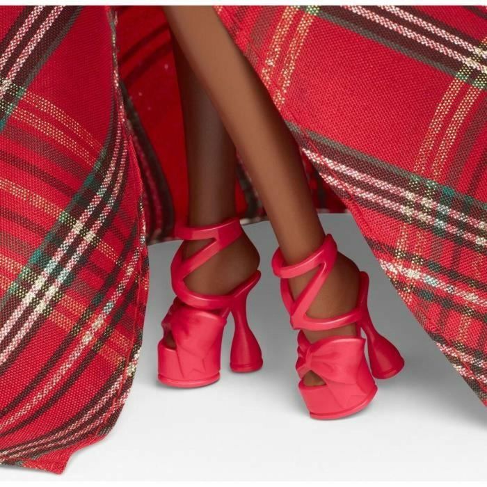 Barbie HRM62 Muñeca Colección Feliz Navidad Cabello Castaño, Vestido Rojo de Satén con Falda Cuadros y Lazo Grande 4