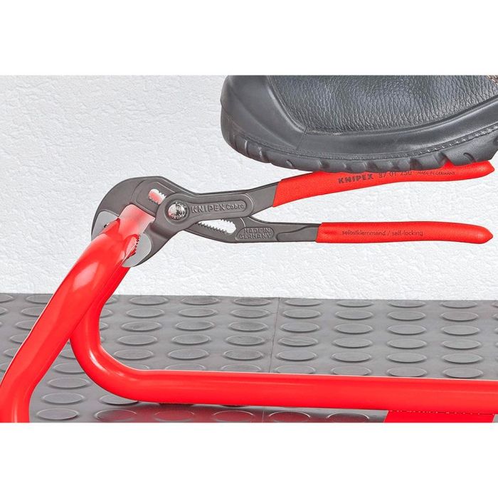 Knipex Tenazas ajustables cobra® 8701250, ajuste automático, mordazas templadas, 240x44x14mm, rojo/negro 3 Knipex Tenazas ajustables cobra® 8701250, ajuste automático, mordazas templadas, 240x44x14mm, rojo/negro 3