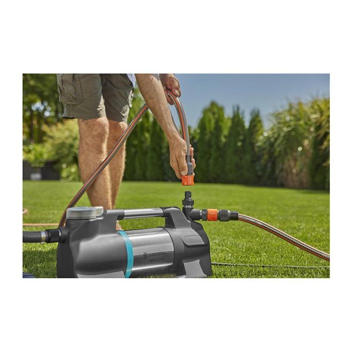 GARDENA 5600 Silent+ Gartenpumpe, Bomba de Agua para Jardín 5600 l/h, 4.7 bar, 900 W, Acero Inoxidable, Protección IPX4, Color Azul y Gris 3 GARDENA 5600 Silent+ Gartenpumpe, Bomba de Agua para Jardín 5600 l/h, 4.7 bar, 900 W, Acero Inoxidable, Protección IPX4, Color Azul y Gris 3