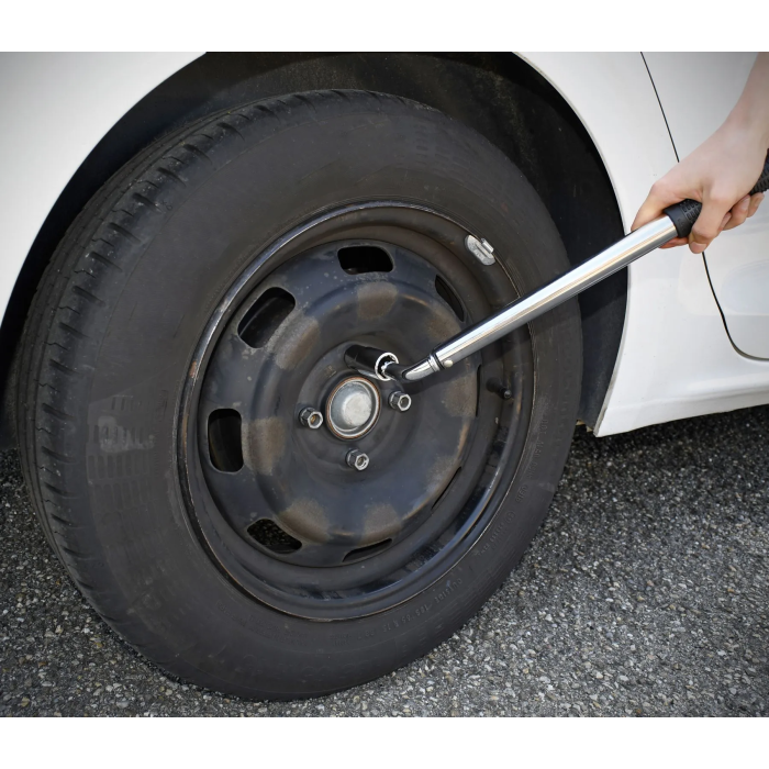 Aeg Llave dinamométrica preestablecida para tuercas de rueda, 100 Nm, vasos 17/19 mm, acero cromo vanadio, mango ergonómico 3 Aeg Llave dinamométrica preestablecida para tuercas de rueda, 100 Nm, vasos 17/19 mm, acero cromo vanadio, mango ergonómico 3