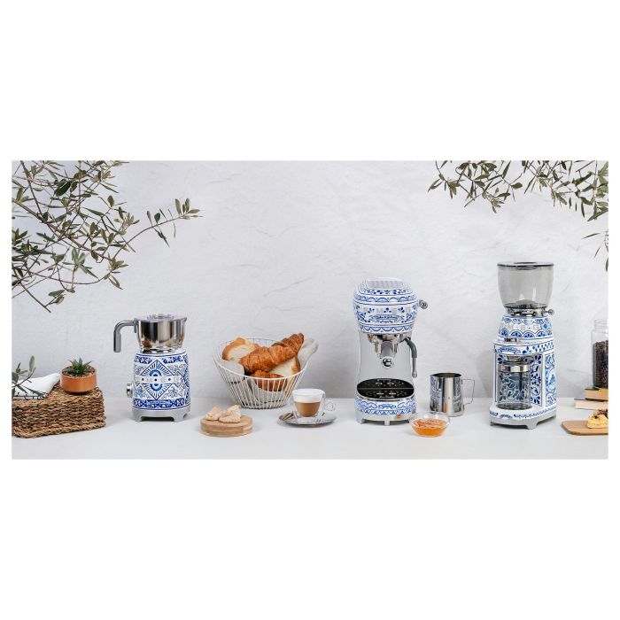 SMEG ECF02DGBEU Máquina Espresso Dolce & Gabbana, 1.1L, 1350W, Azul Mediterraneo