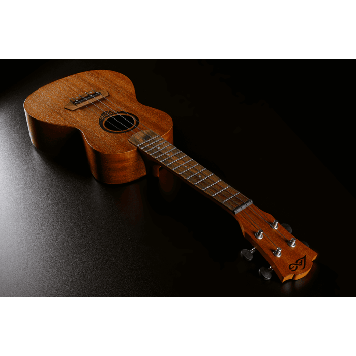 LAG Ukelele Tiki Uku Concert Sapele Palo de Rosa Indonesio Funda Incluida 6