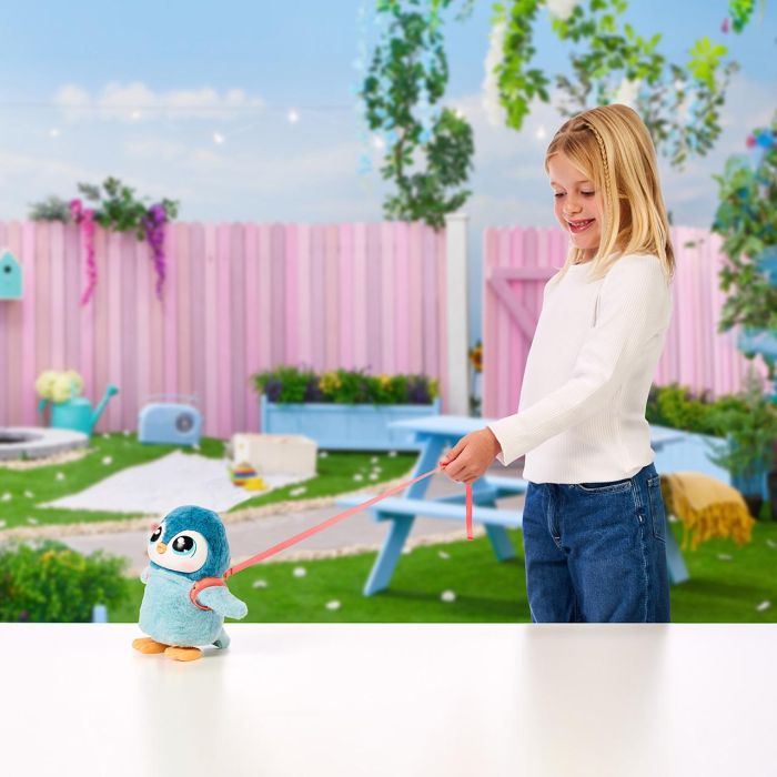 Moose Little Live Pets 26535 - Pingüino bebé interactivo Waddles con más de 25 sonidos y reacciones, +5 años 4