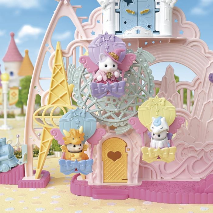Sylvanian Families 5841 Parque de los Sueños - Castillo con Noria, Barco Vikingo y Tren Mágico, Set de juego infantil para niños +3 años 4 Sylvanian Families 5841 Parque de los Sueños - Castillo con Noria, Barco Vikingo y Tren Mágico, Set de juego infantil para niños +3 años 4