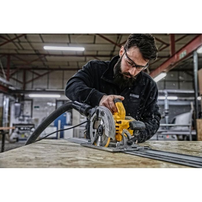 DEWALT Sierra Circular 1600W, Profundidad de Corte 61 mm, Disco 19 cm, con Maletín DWE576K 1