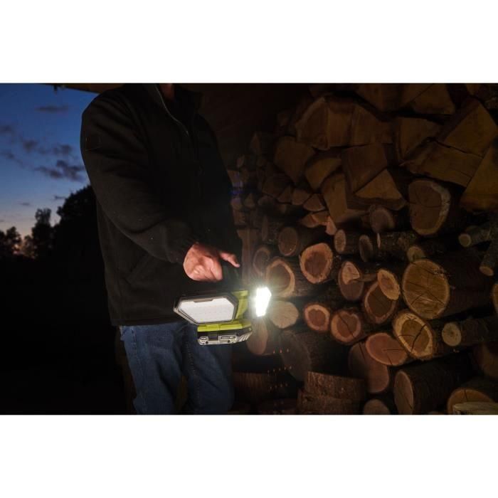 Foco LED 360° - RYOBI - 18V - 3 intensidades: 3.500 / 2.000 / 1.000 / 500 lúmenes - 4 paneles de luz 3 Foco LED 360° - RYOBI - 18V - 3 intensidades: 3.500 / 2.000 / 1.000 / 500 lúmenes - 4 paneles de luz 3