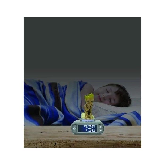 Lexibook LEX3380743104355 Despertador digital con luz nocturna Groot de Guardianes de la Galaxia y efectos de sonido 2