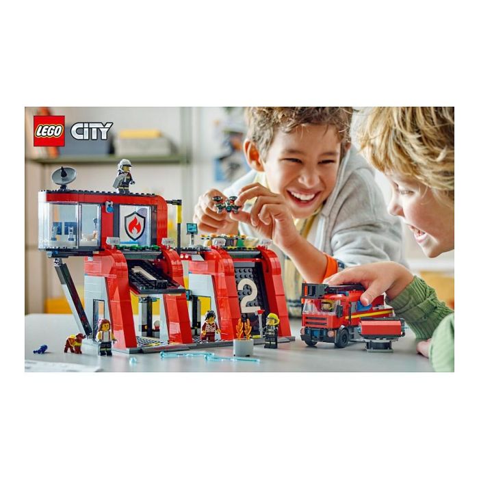 LEGO 60414 Estación de Bomberos y Camión de Bomberos, Figura de Perro de Juguete y 5 Minifiguras, Regalo Infantil 16