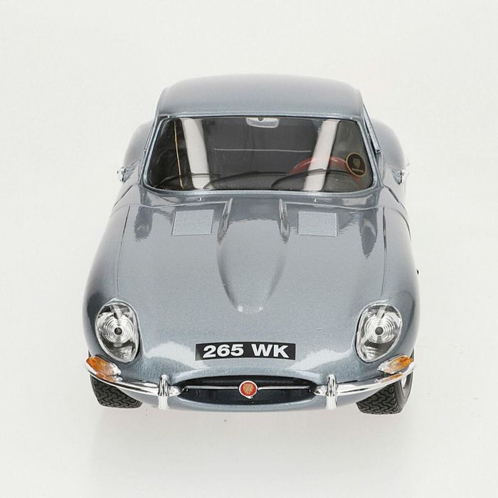 Coche Bburago GT-Jaguar "E" Coupe (1961) 1:18 1 Coche Bburago GT-Jaguar "E" Coupe (1961) 1:18 1