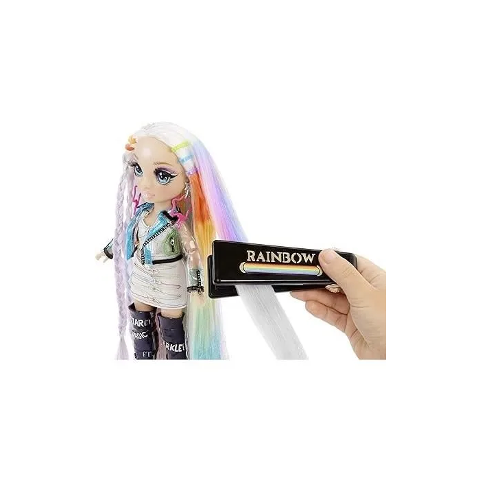 Rainbow High Estudio de Peluquería 5 en 1 Amaya Raine con Muñeco Articulado, Atuendo, Botas, Pendientes, Cremas Colorantes y Accesorios 3