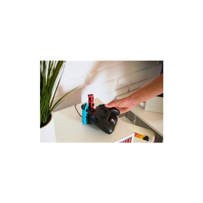 Power A 1525991-01 HUB de Carga para Nintendo Switch y Mandos Pro, Compatible con Joy-Cons y Mandos Inalámbricos PowerA 16