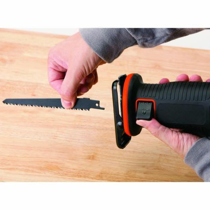 Black + Decker Sierra de Sable Inalámbrica 18V con 1 Batería 1,5Ah, Recorrido 22mm, Hoja 15cm 1 Black + Decker Sierra de Sable Inalámbrica 18V con 1 Batería 1,5Ah, Recorrido 22mm, Hoja 15cm 1