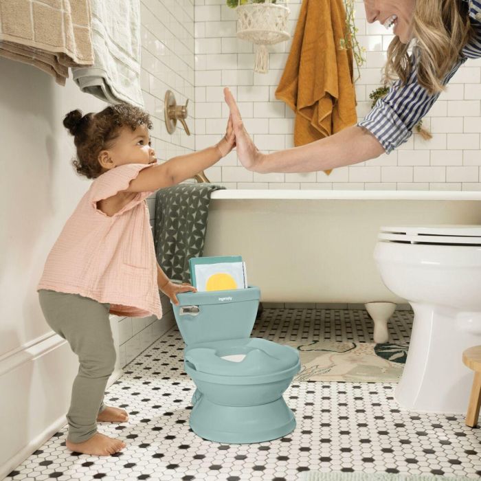 Ingenuity ING0074451998735 Inodoro Infantil Mini con Reductor, Descarga Musical y Compartimento para Toallitas Integrado, Verde 11