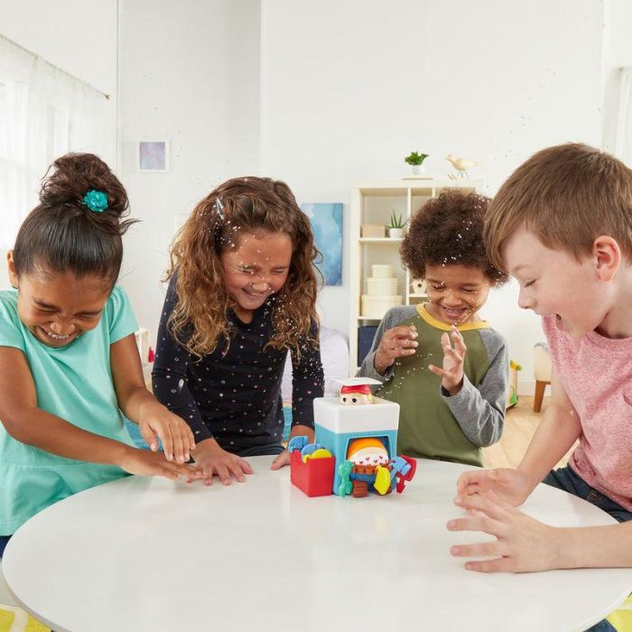 Hasbro Gaming E6553 Juego Fontanero Chapucero, juego de mesa de habilidad para niños +4 años, evita que el fontanero se moje al caer sus pantalones. 1 Hasbro Gaming E6553 Juego Fontanero Chapucero, juego de mesa de habilidad para niños +4 años, evita que el fontanero se moje al caer sus pantalones. 1