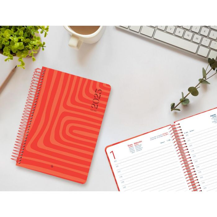 Agenda Espiral Liderpapel Syros A5 2025 Dia Pagina Color Rojo Papel 60 gr 9