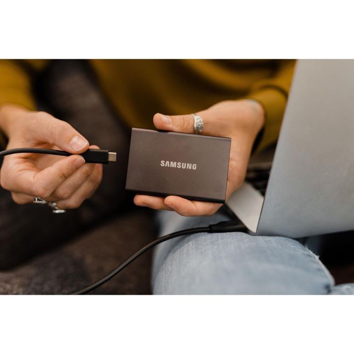 Samsung MU-PC4T0T Disco Duro Externo SSD Portátil T7 Shield 4TB USB 3.2 Gen2 Gris Titanio 11