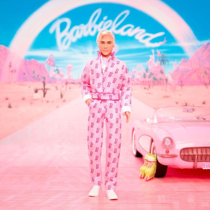 Barbie Ken The Movie Jcp80 Muñeco de Coleccionista con Chándal Rosa y Patines, Inspirado en Ryan Gosling 2