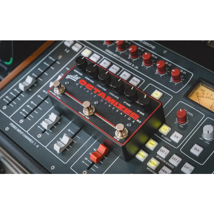 Aguilar Octamizer DLX Pedal de Octavador para Bajo Eléctrico, 3 Footswitches, Modos de Filtro 1 Aguilar Octamizer DLX Pedal de Octavador para Bajo Eléctrico, 3 Footswitches, Modos de Filtro 1