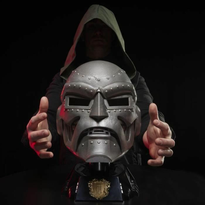 Hasbro Marvel Legends Casco Roleplay Premium Doctor Muerte | Réplica Escala 1:1 | Incluye Capucha y Base para Coleccionistas & Cosplay 3