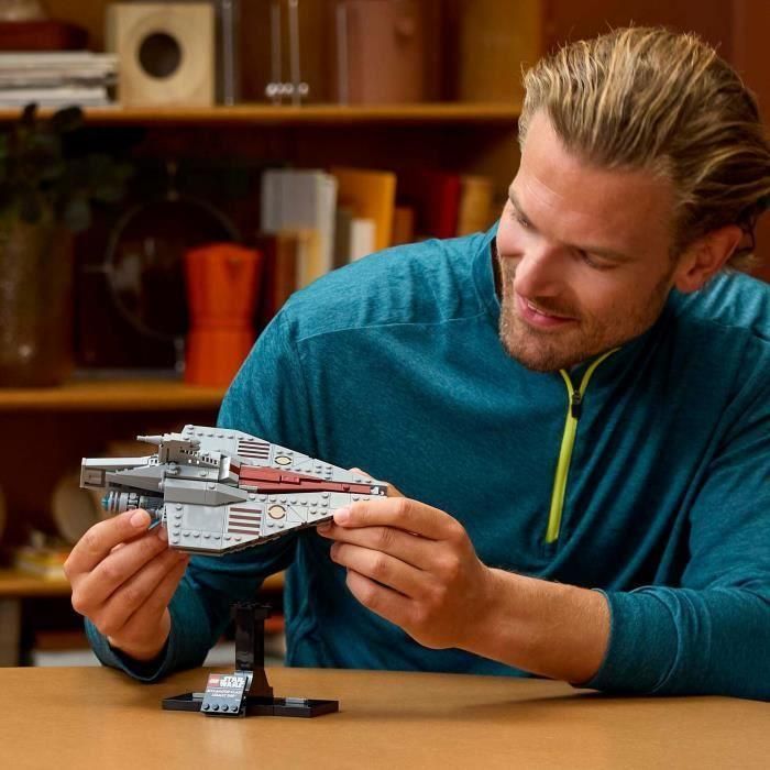 LEGO 75404 Nave de Asalto Clase Acclamator Star Wars: El Ataque de los Clones - Batalla de Geonosis - Modelo Construible y Coleccionable +18 4