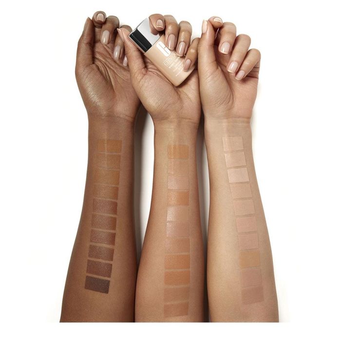 Clinique EVEN BETTER fluid foundation #CN52-neutral, Base de maquillaje fluido SPF 15, 30 ml