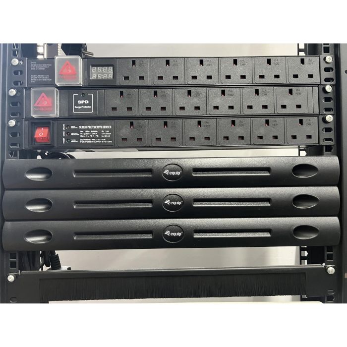 EQUIP 327505 Panel ciego 1U werkzeugfrei negro para rack 4