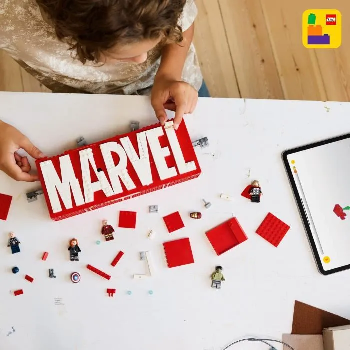 Lego Marvel 76313 Marvel Logo y sus Superhéroes Juego de Construcción de Los Vengadores para Niños de 12 Años 4