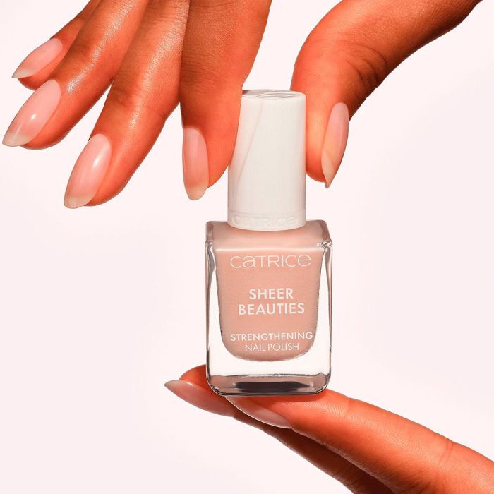 Catrice SHEER BEAUTIES esmalte de uñas fortalecedor 10,50 ml - #020-Roses Are Rosy - con extracto de hibisco para uñas más fuertes y brillantes