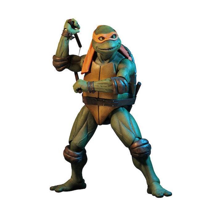 NECA Figura articulada Michelangelo Tortugas Ninja 42cm con Nunchucks, Pizza y Manos Intercambiables